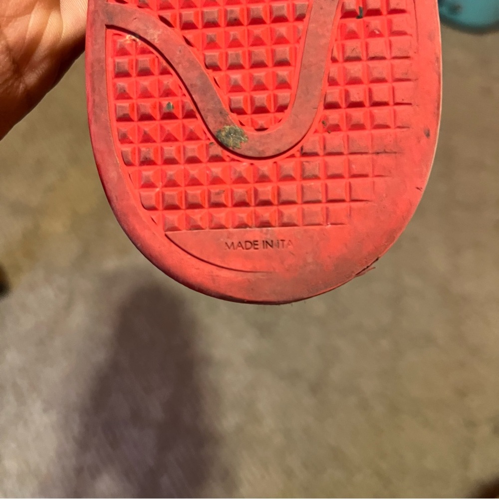 Louis Vuitton Frontrow Vintage Luxury Sneaker - Picture 13 of 13